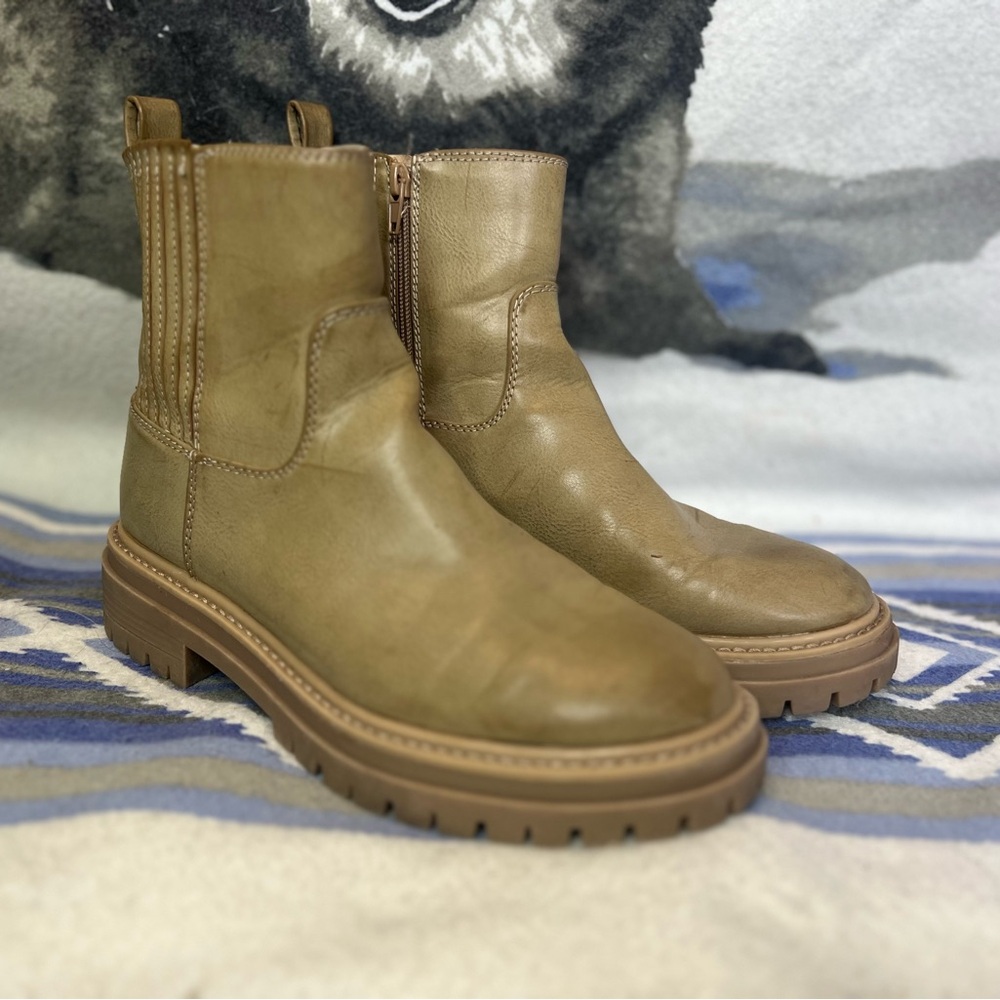 Women’s Khaki Time & Tru Memory Foam Lug Chelsea Boots Size 9
